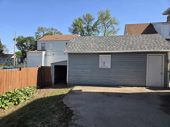 4th image of 2102 S Magnolia St