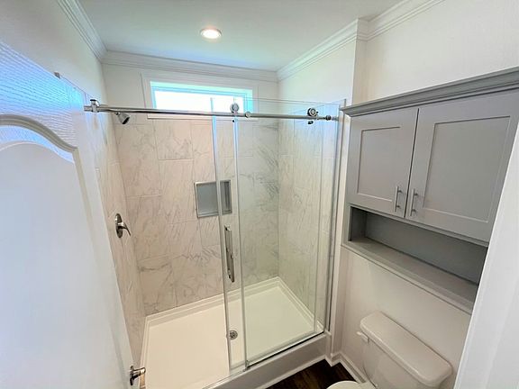 4th image of 5620 Woodford St