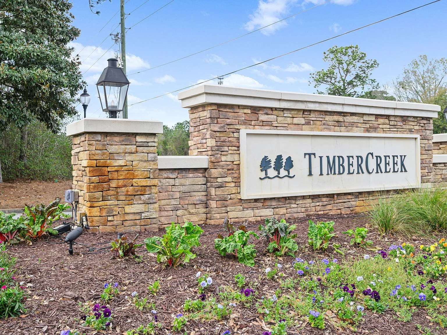 3 bed, 1927 sqft, $2,300 — Photo 1