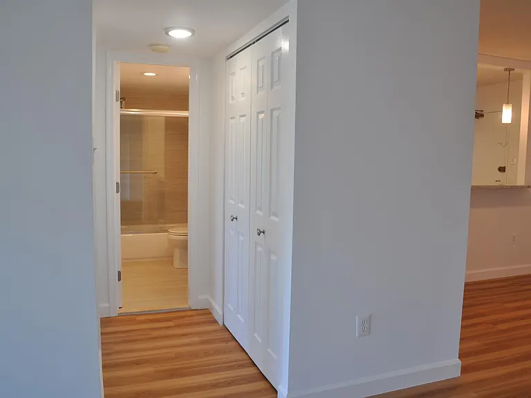 1300 Army Navy Dr #826 — Photo 7