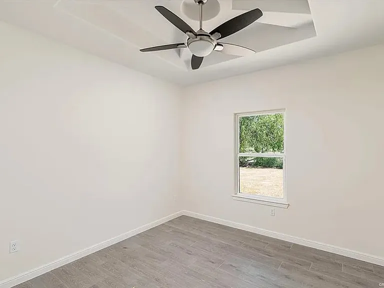 1424 W Franklin Ave — Photo 3