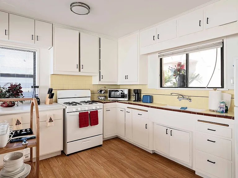 1634 Bayview Dr #B — Photo 10