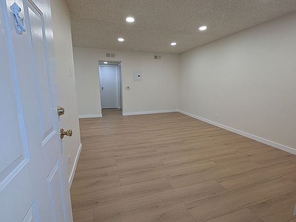 3rd image of 221 W Elm Ave APT M