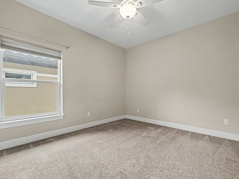 490 Soundview Ct — Photo 37
