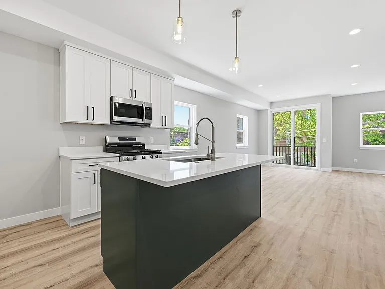 4728 Walworth Ave — Photo 9