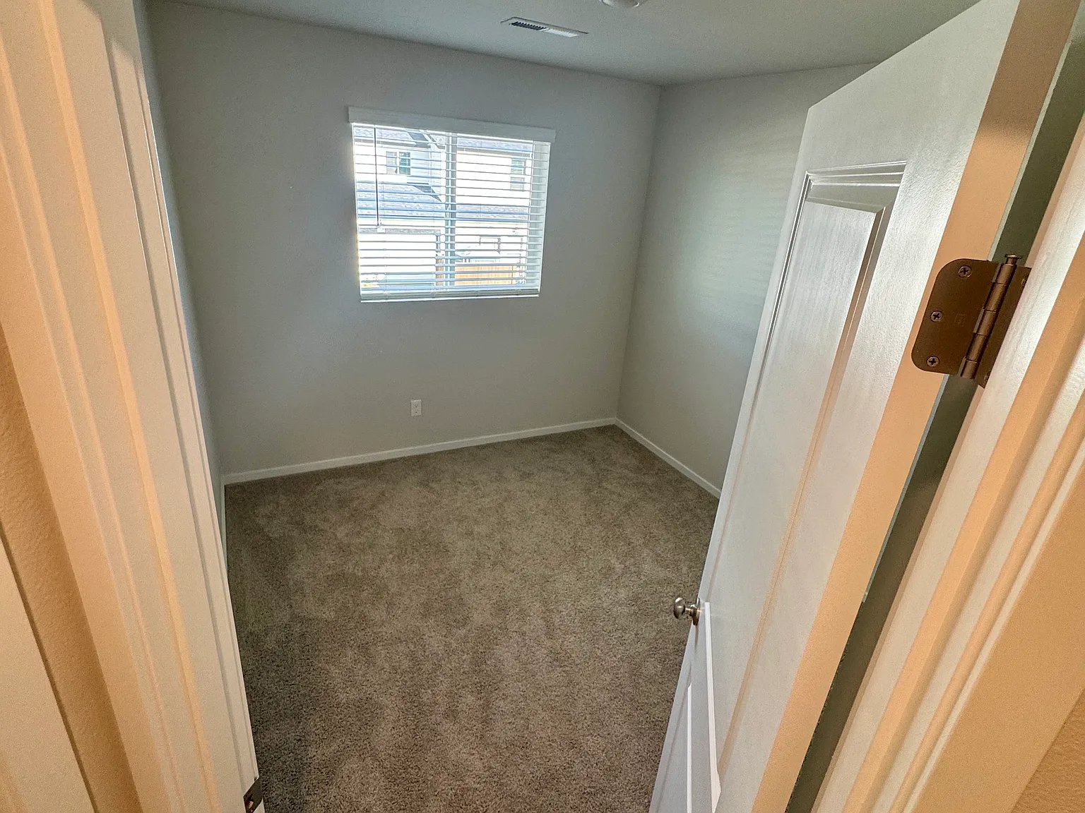 3 bed, 2.5 bath, 1413 sqft, $1,150 — Photo 4