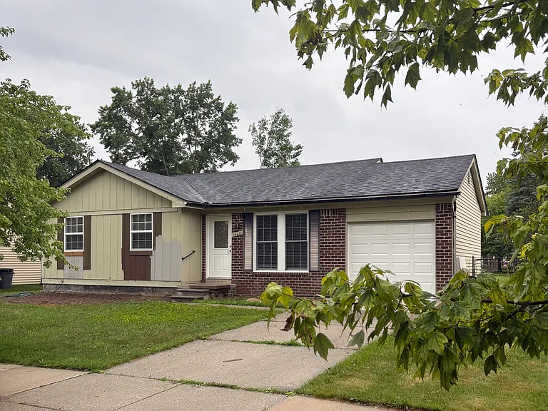 1402 Heritage Dr — Photo 1