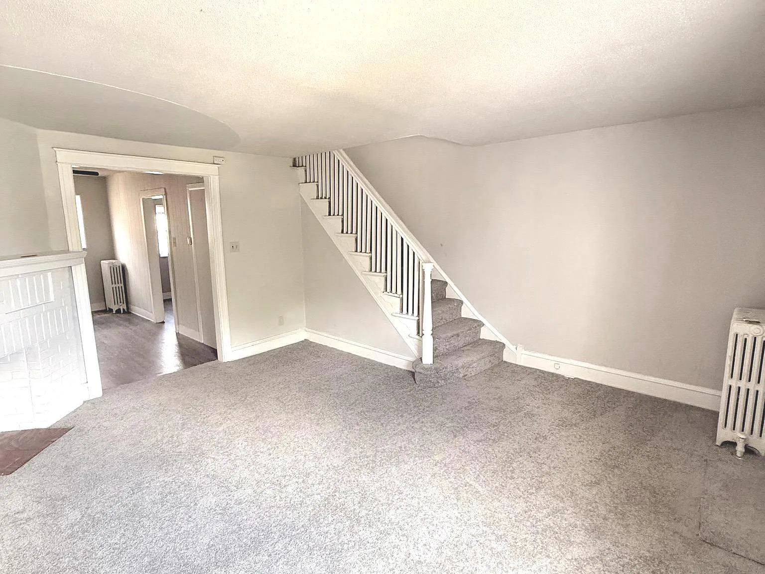 4 bed, 1.5 bath, 1086 sqft, $2,000 — Photo 3