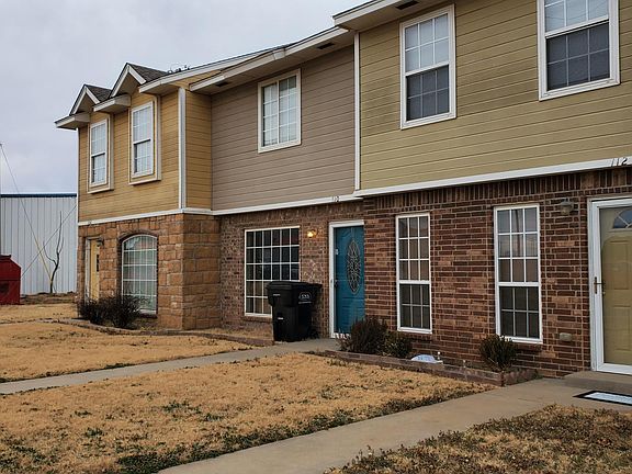 picture of front of townhouse