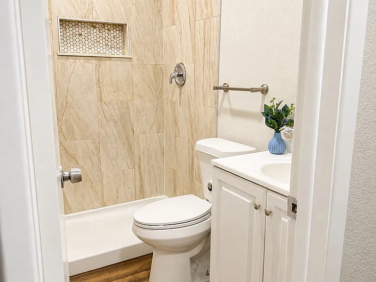 901 Melrose Dr — Photo 11