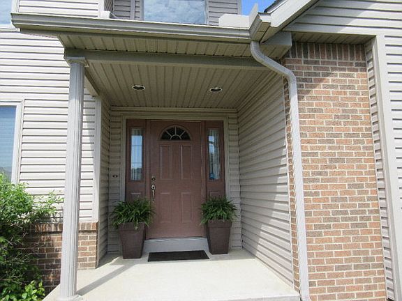 3rd image of 2782 Maplewood Ln