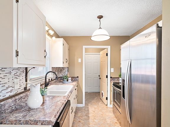 4th image of 232 Northwood Ter