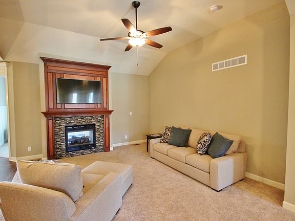 3rd image of 8410 Orchard Dr
