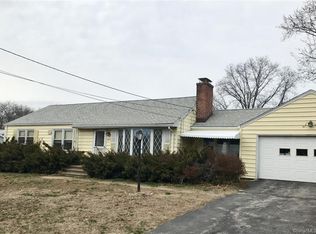 11 Greenwood Dr, Trumbull, CT 06611