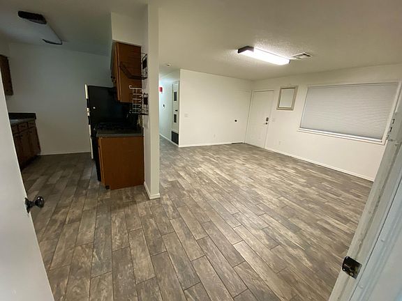 5th image of 610 SE 10th St