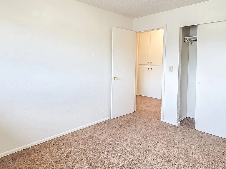 355 E Pages Ln — Photo 8