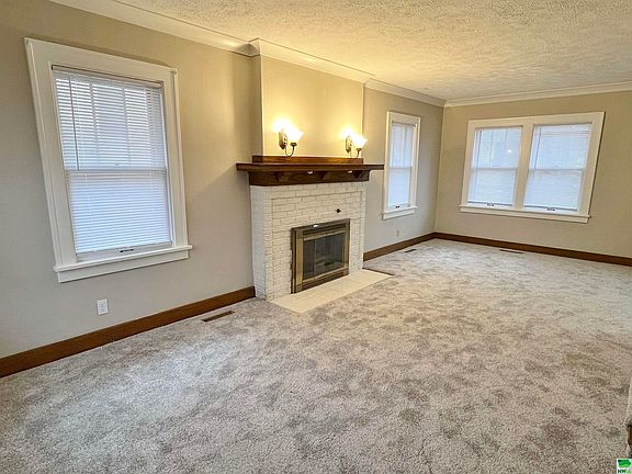 4th image of 407 32nd St