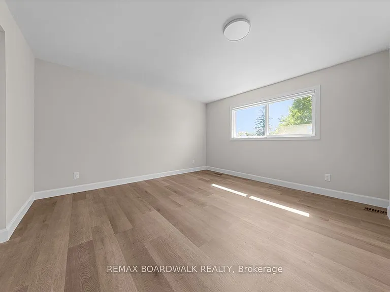 999 Meadowlands Dr — Photo 17