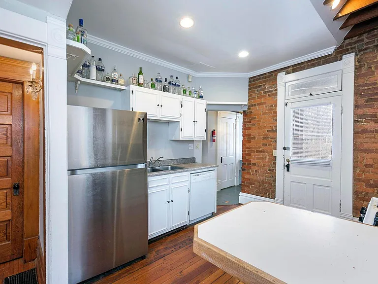 400 E Oakland Ave — Photo 13