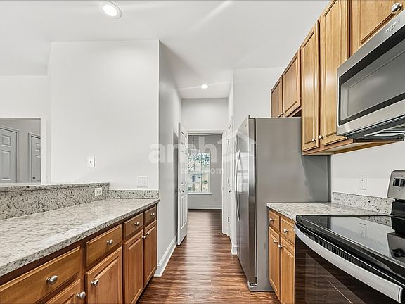 3rd image of 309 Old Stone Ct