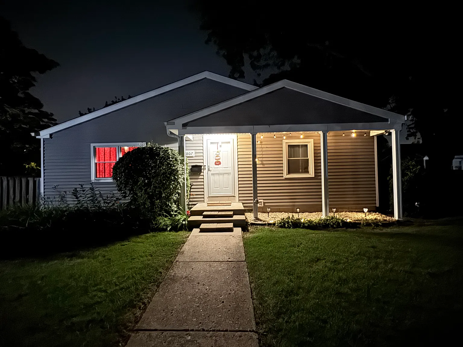 807 Mansfield Ct — Photo 2