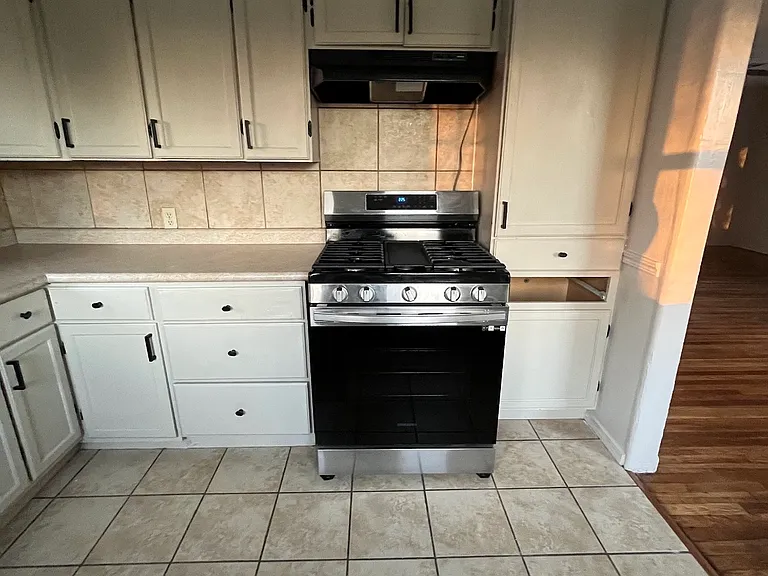 2148 NW Lincoln Ave — Photo 4