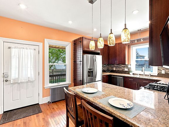 4th image of 223 Webster St