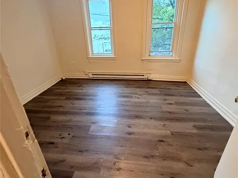 395 W Allen St — Photo 5