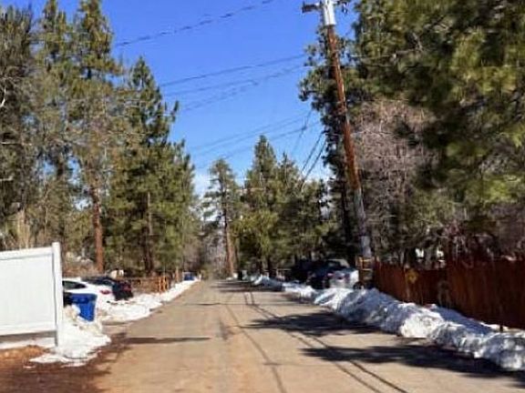 Exterior Neighborhood (street photo)
