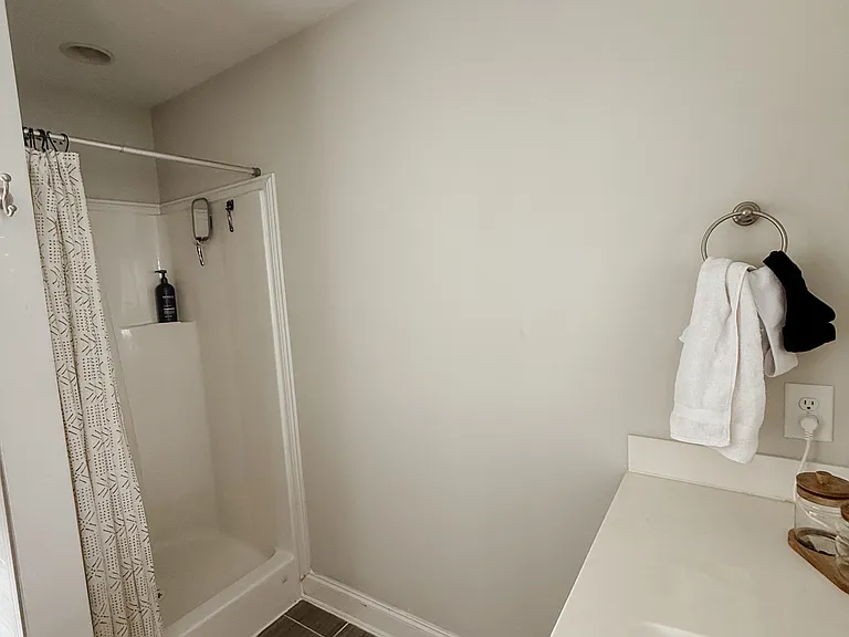 1201 Elizabeth Ln — Photo 23