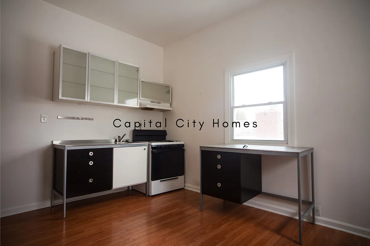 1 bed, 900 sqft, $1,200 — Photo 2