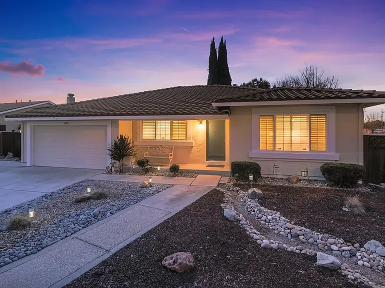 2065 Ensign Way — Photo 13