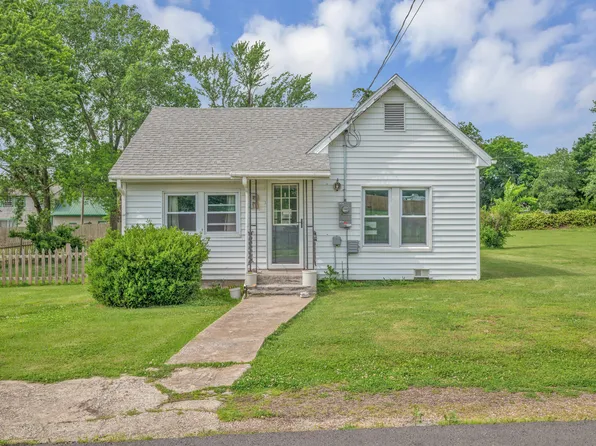 115 W Williams Street, Goodman, MO 64843