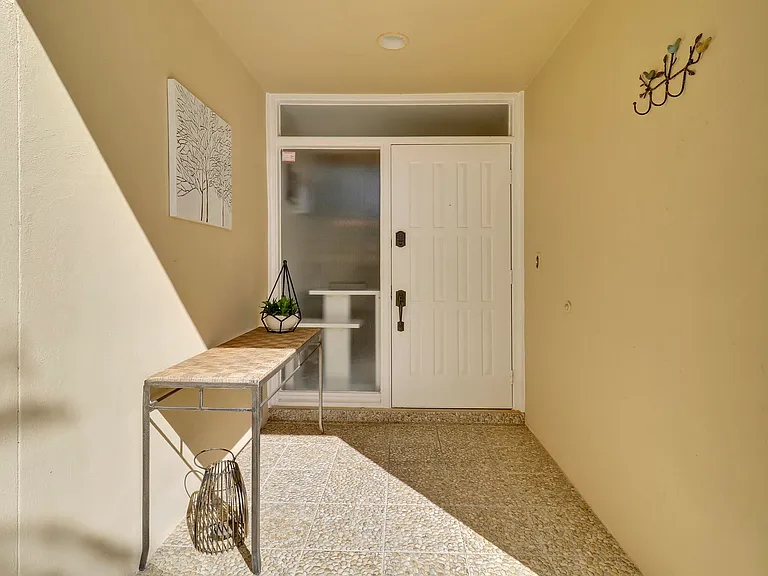 204 Old Meadow Way — Photo 7