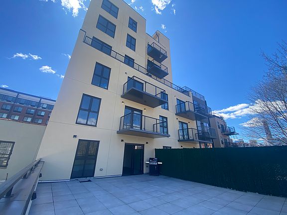 4th image of 493 Myrtle Ave #203