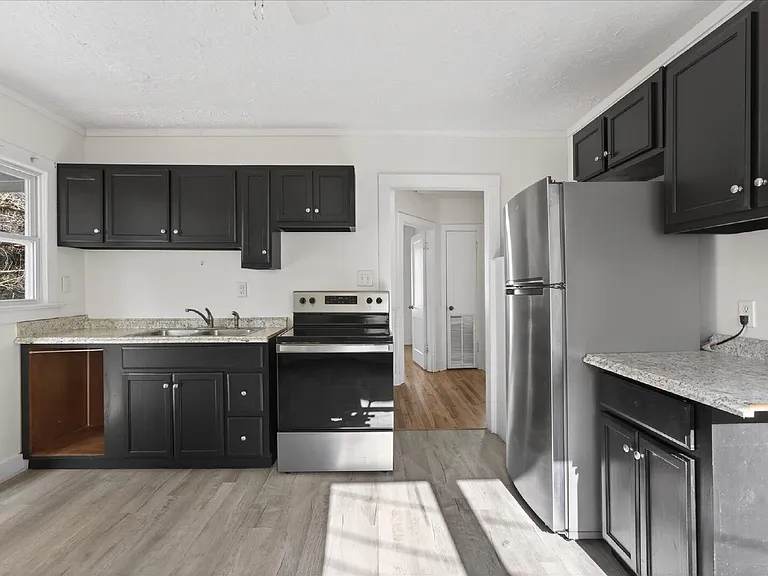 2813 Faircourt St — Photo 9