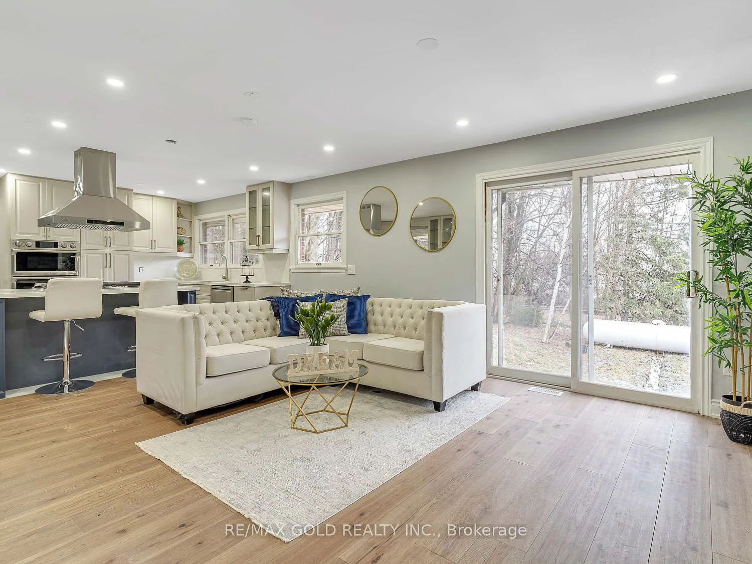 4 bed, $4,000 — Photo 1