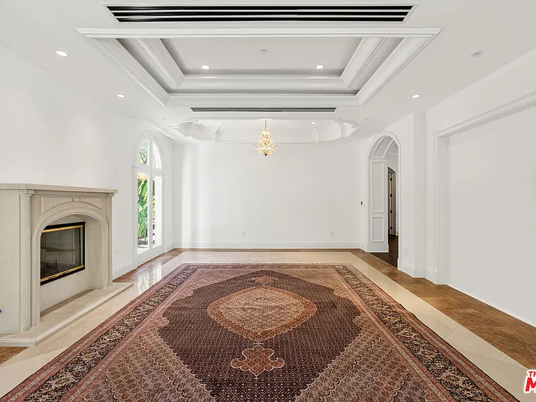 520 N Palm Dr — Photo 11
