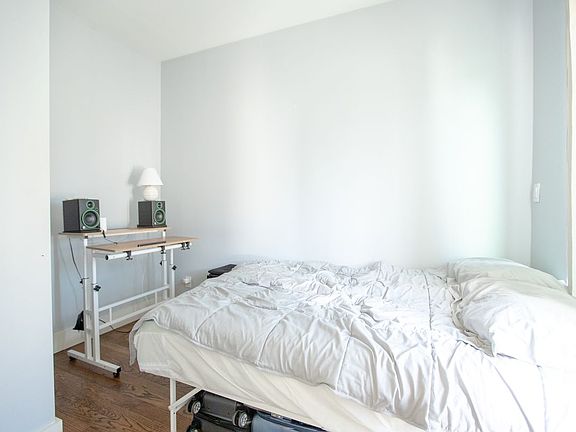 5th image of 579 Van Buren St #1