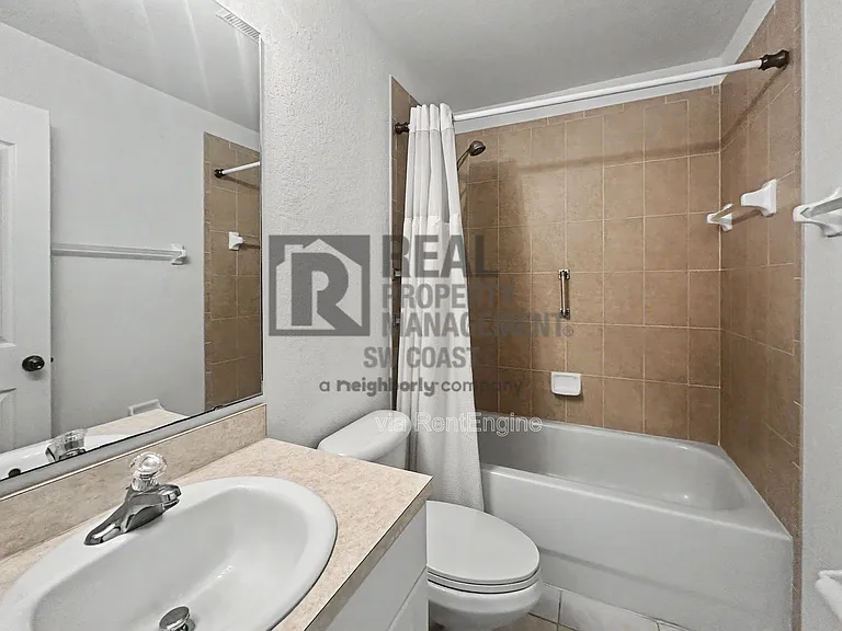 2117 NE 40th St — Photo 16