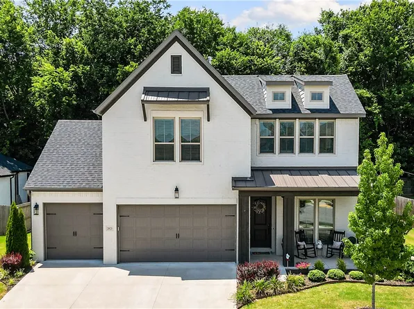 2823 N Whistle Post Dr, Fayetteville, AR 72704