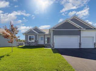 1009 Triumph Trl NE, Isanti, MN 55040