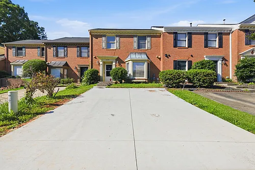320 Forestgate Ct Photo 1