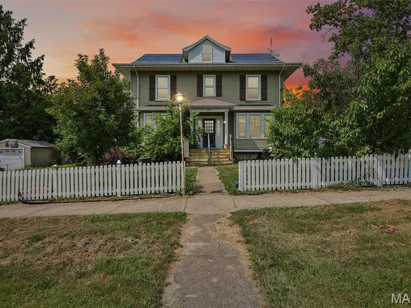 615 W Tremont St, Hillsboro, IL 62049