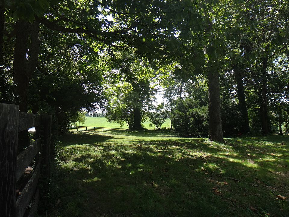 2nd image of 3216 Briar Hill Rd