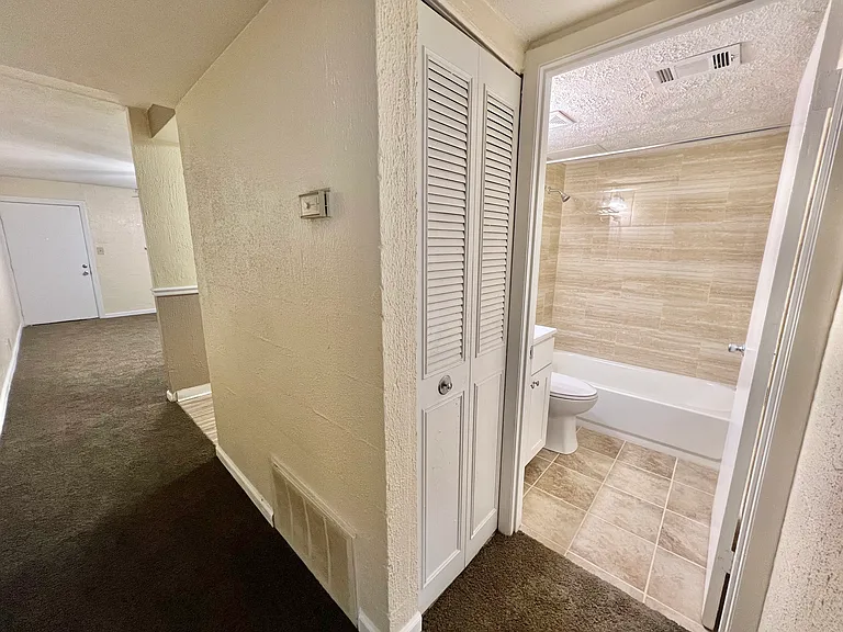 Heather House Apartments — Photo 35