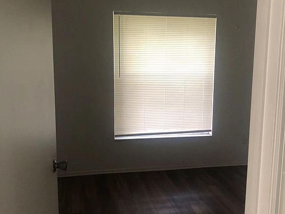 3rd image of 129 Dahlia Village Cir