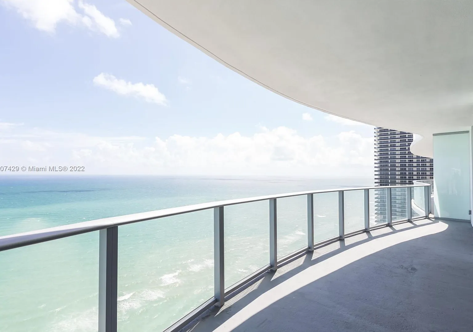Season Rent at Hyde Beach 2/2 — Photo 1