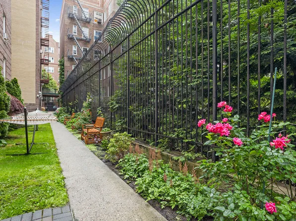 76-12 35th Avenue image 14 of 16