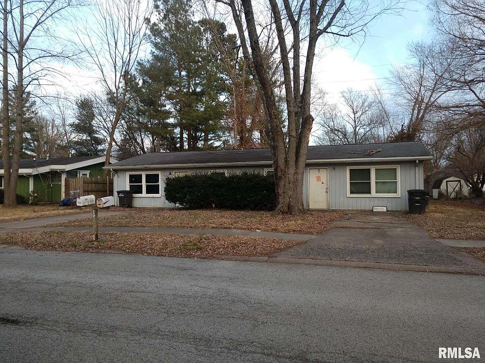 2nd image of 213 Emerald Ln